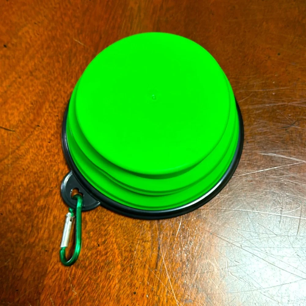 Portable dog water bowl